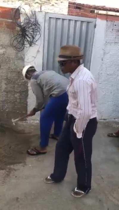 ele não parou de cavar até hoje.