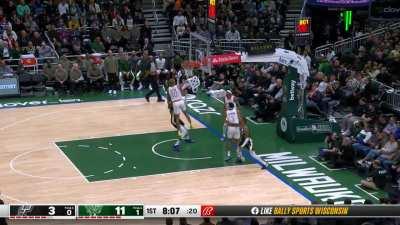 [Highlight] Damian Lillard scores his 20,000th NBA point