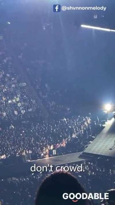 During her latest concert, Billie Eilish noticed that a fan was having trouble breathing. So she stopped the entire concert of 20,000+ people — all for one fan — then told her crew to bring an inhaler so the fan could breath again. This is humanity.