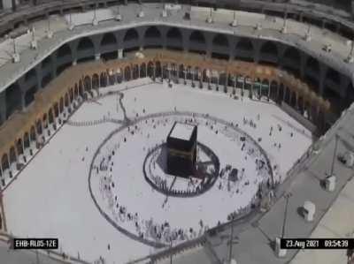 The cleaning service at the Kabaa, Soubhan'Allah.