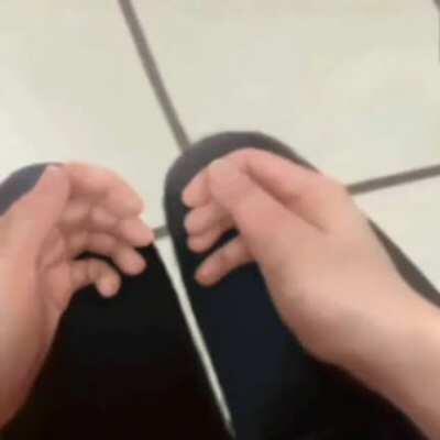 Bingus escaping to another dismension for some while after realizing floppa fans want to kill him