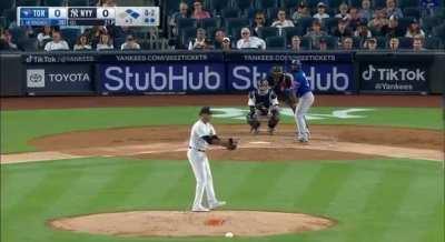 [Highlight] David Cone does David Cone things -- imitates the Star Wars Imperial Alarm, which the Yankees use when an opposing batter has two strikes.