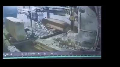 Iranian worker is crushed by large stone slab