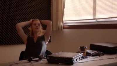 Claire Danes in Homeland S01E05 doing the perfect pose - ( See comments as always)