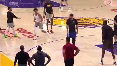 [Highlight] Jamal Murray helps play defense during the Nuggets shooting drills