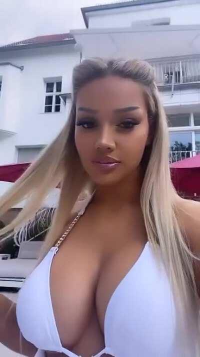 Ihre Titten OMG 💦😍🔥