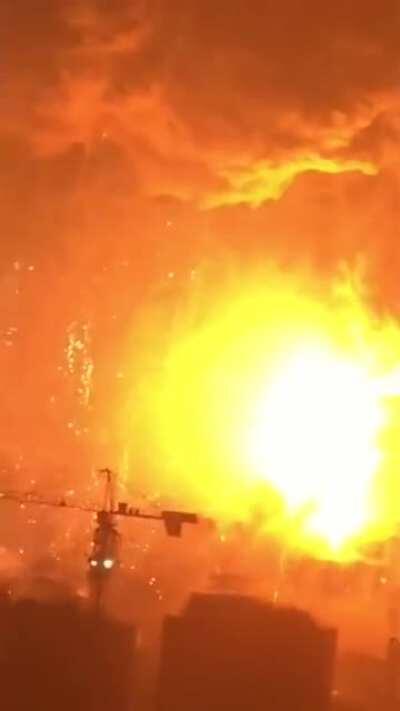 A man recorded the 2015 Tianjin, China explosion on a somewhat closer view.