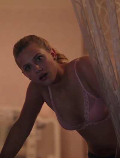 Lili Reinhart
