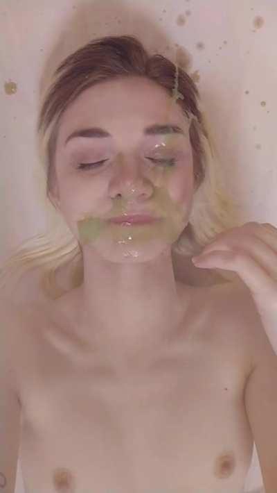 do you think green suits me enough? ☘️