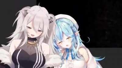 Making use of its prey's panicked state, the ruthless predator goes right in for the cuddle