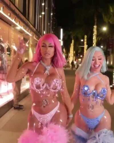 Nikita Dragun with Saweetie 🍑 (IG)