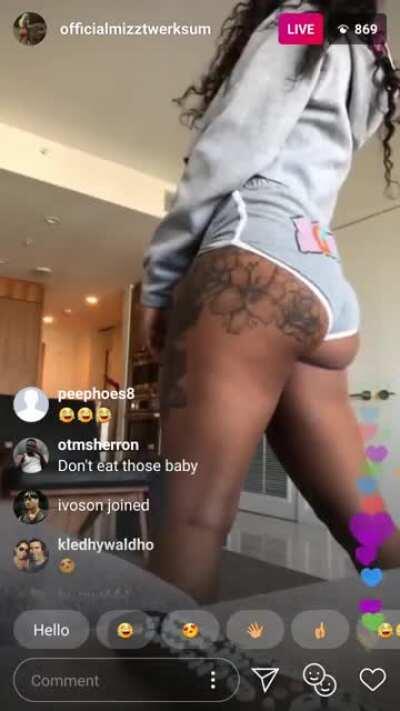 Mizz Twerksum ig live shaking and grabbing ass!!!