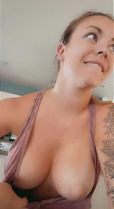 Throwback Thursday to my first post to hit 15k! Thank you so all so much for the love and support so far! If you haven’t already subscribed to my Onlyfans, now is the time! 💥I’m doing 15% off for the next 10 subscribers! Link below⬇️