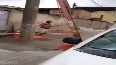 Cortaram a luz da casa do K R A T O S