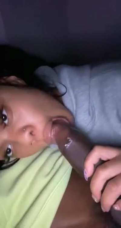 Anybody know her @ or onlyfans I’m try to buy it ?