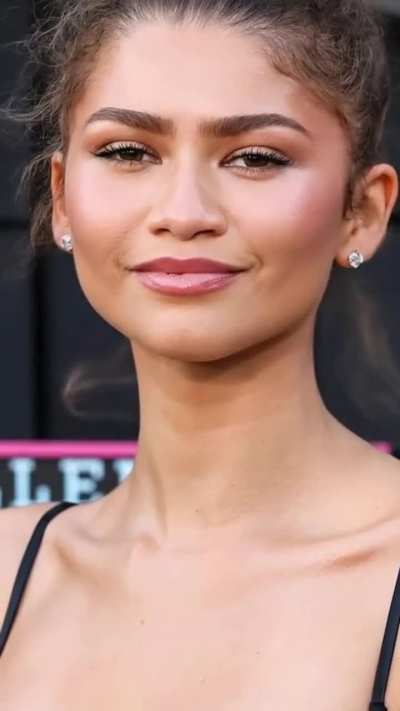 Zendaya red carpet pics