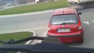 When someone doesn't understand roundabouts....