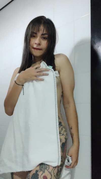 Are you ready to shower with a latina milf?