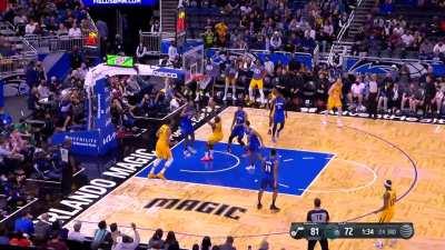 [Highlight] Eric Paschall powers into the paint and throws it down with authority