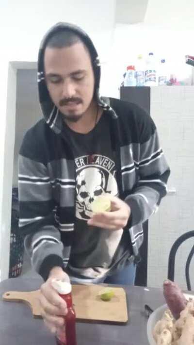 Video aula de como comer limão