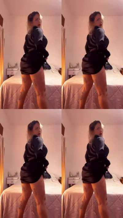 VIDEO CALL 📞 You want to play with me? 😏 I am a very playful and hot bitch and I love playing with all my holes 😏