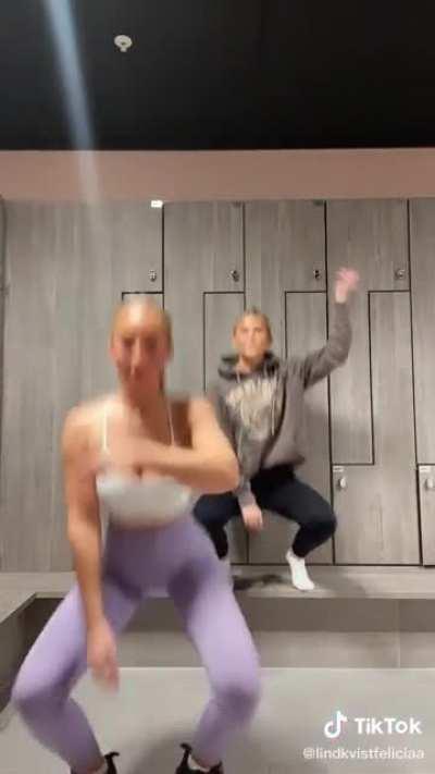 Respectable teenagers creating compelling content | MxR Plays | @lindkvistfeliciaa