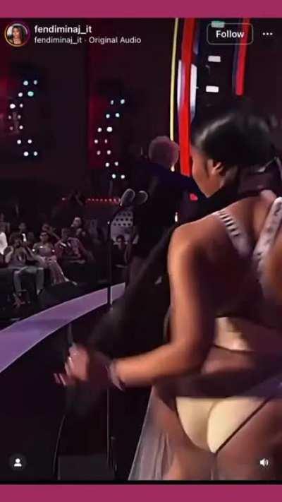 Nicki Minaj @nickiminaj