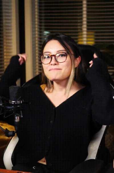 Jeannie belly button peak