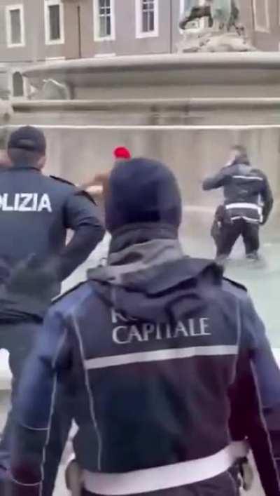 of all the place in the world!? This guy choose to do it in ROME!