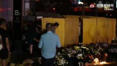 郑州有市民把地铁口的墙拆了（转自微博）