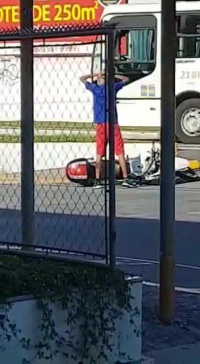 Идиот угнал мотоцикл, а когда сработала сигнализация, подумал, что это полиция