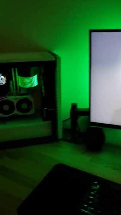 Shreksophone but also on PC LCD cooler - In my swamp