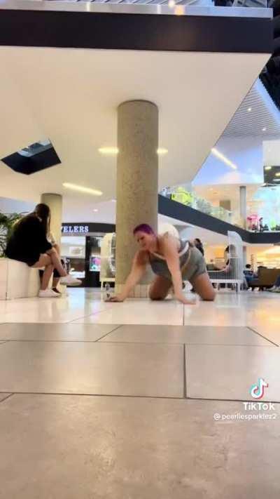 Halsey Performs a Very Intimate Show Inside a Public Mall, Circa 2014. [Colorized]