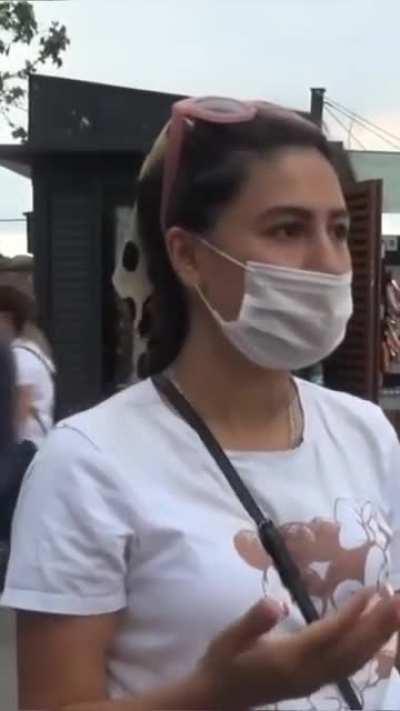 Abla doğruyu yapiyorsun helal olsun ama üzülüyorum diyorsun keşke muhalefete bi oy atsan neyse yine de yaptığı adamlık