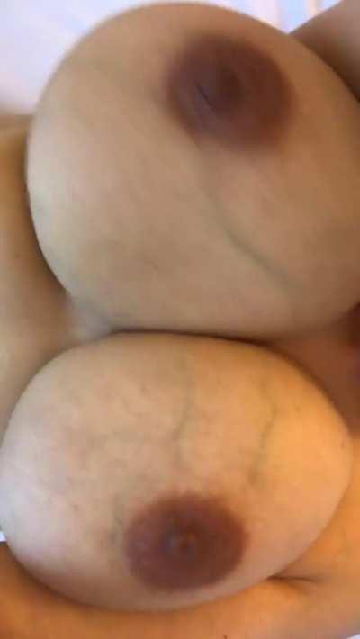 Angela or Gianna Michaels who's got the better boobs?