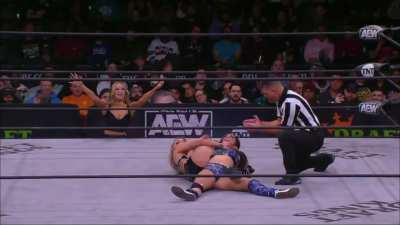 Not a great night for Skye, locked up and submitted.