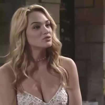 Hunter King is easily one of the hottest blondes/women I've ever seen