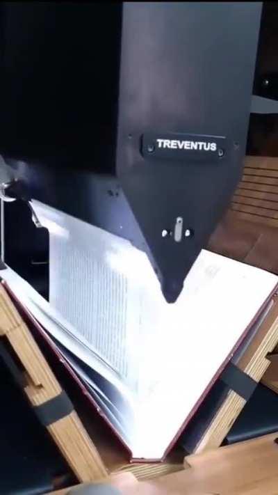 Процесс работы книжного сканера