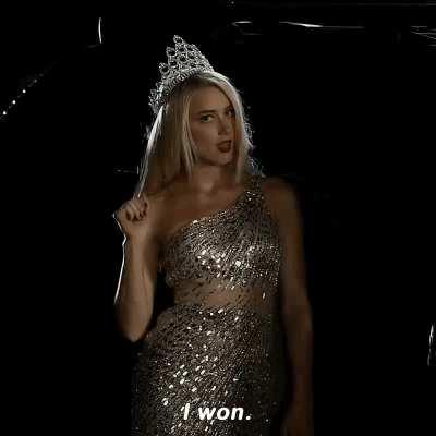 Amber Heard getting out of the judges limo…