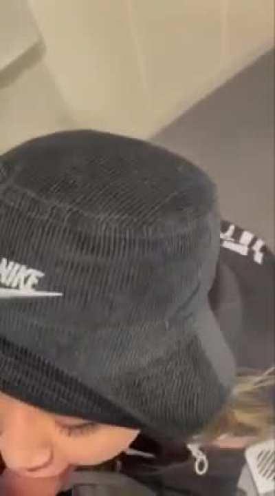 She got hungry at the mall 👀👅🥵