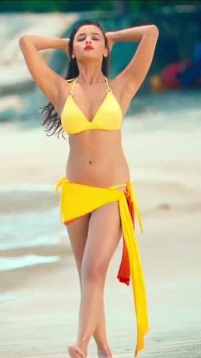 I don't even know how many times I have fapped to this clip. This one of the best fap material related to Alia Bhatt