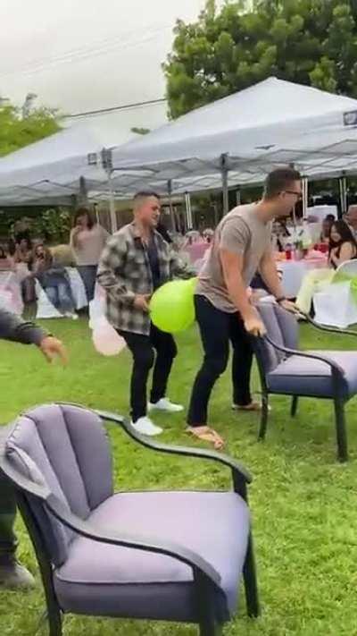 A game at a baby shower 😂