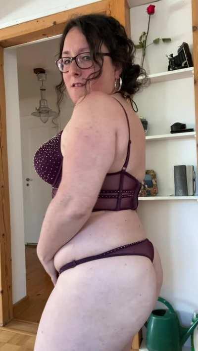 Who wants to cum on my face?