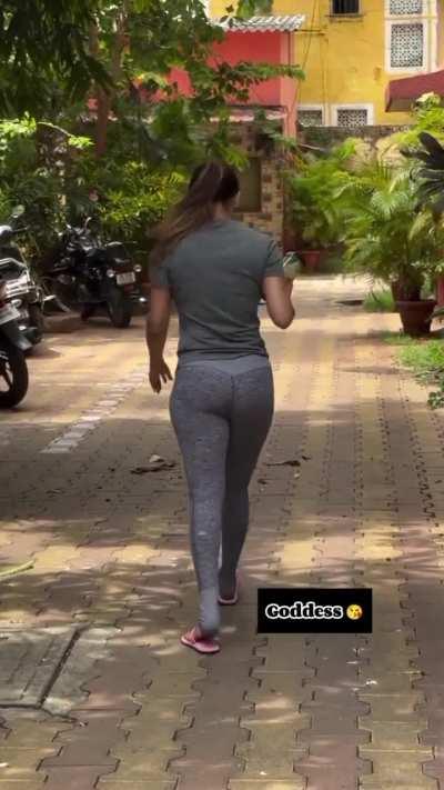 Malaika Arora Spotted Gym Class 🖤😘