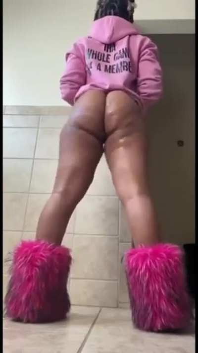 Loose caboose one of the earth’s fruits 🍎