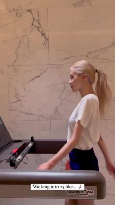 ROSÉ - On The Ground