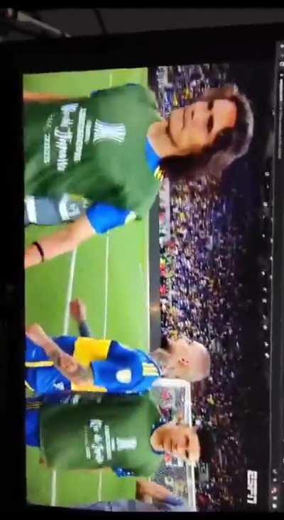 Lo hicimos muchachos, gracias a todos por sus energías. Por trabajos que requieran mis poderes me hablan 