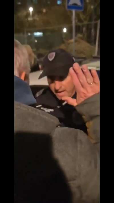 Blok 4, poboljšana verzija. Benny Hill bi im pozavideo.