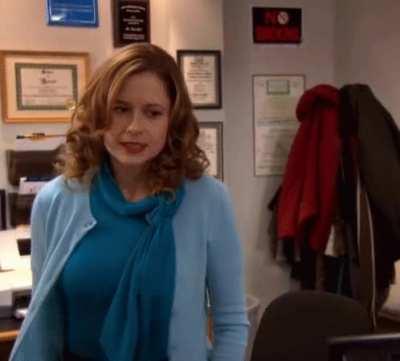 Jenna Fischer's big rack can't be hidden