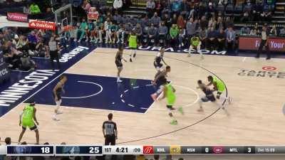 [Highlight] Anthony Edwards spins Desmond Bane around then hits the step-back 3!